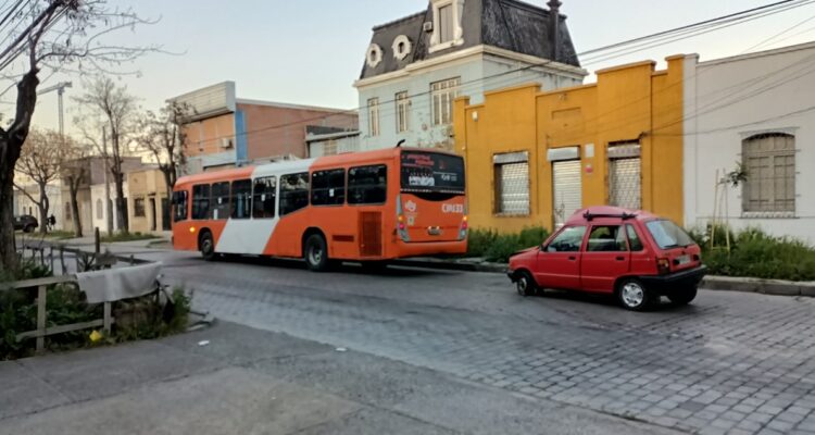 Funcionaria PDI queda lesionada tras accidente con bus del Transantiago