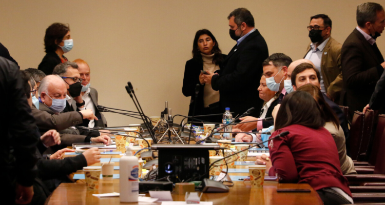 Reunión de partidos en el Congreso para definir ruta constituyente.