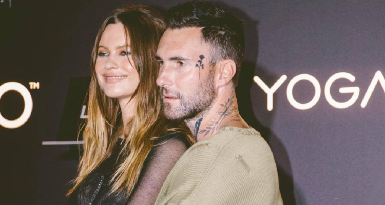 Adam Levine y su esposa