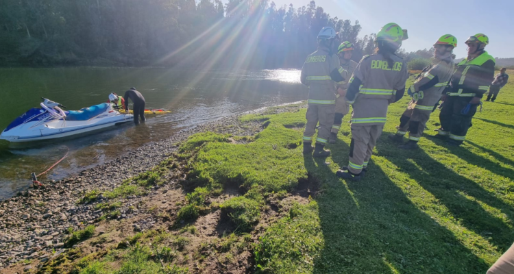 Menor muere ahogado tras lanzarse a desembocadura del embalse Rapel a rescatar un balón.