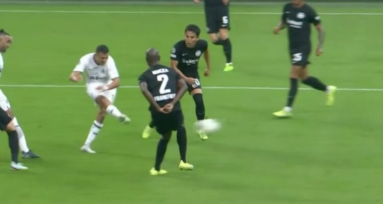 Alexis casi pone en ventaja al Marsella por Champions