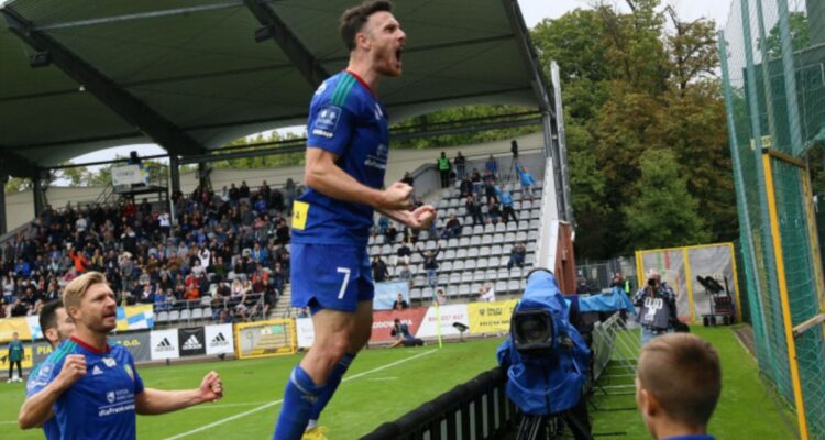 Ángelo Henriquez marcó doblete en Polonia y se candidatea para La Roja