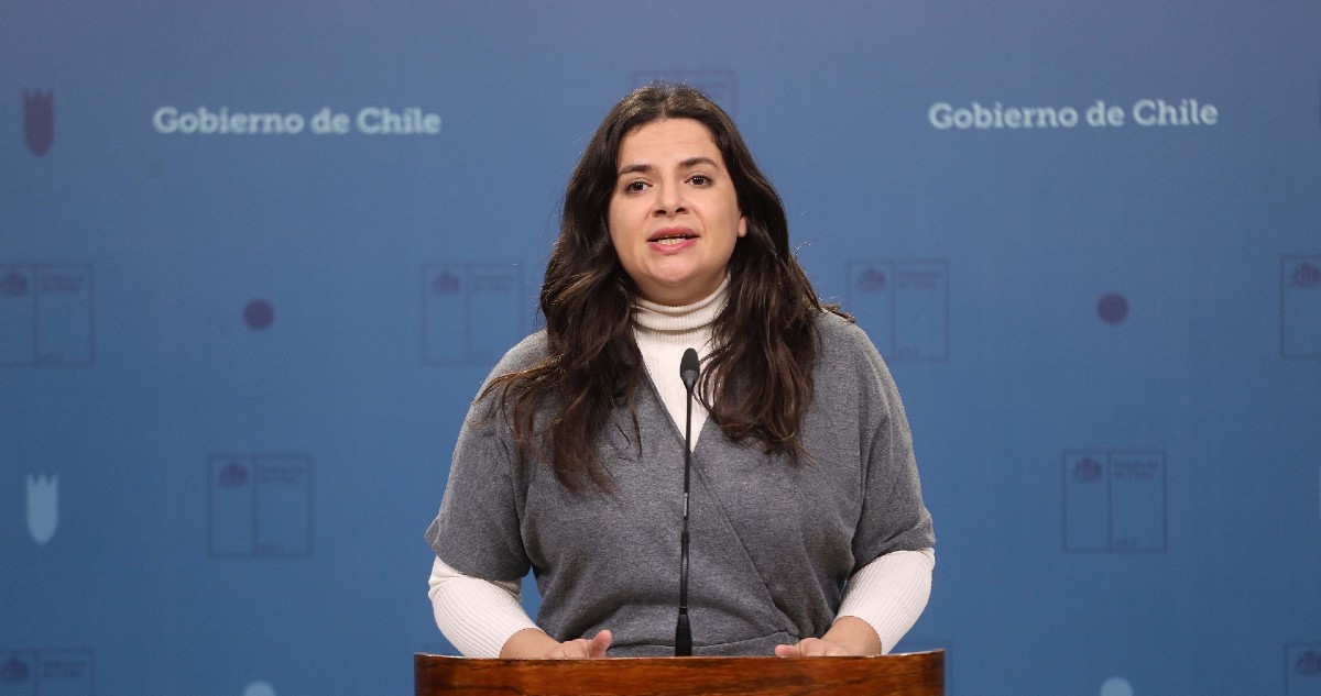 Ministra Orellana recuerda que hace 70 años mujeres votaron por 1ra vez en presidenciales