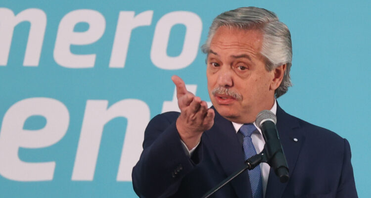 Argentina presidente Fernández asegura que atacantes de Cristina también querían atentar contra él