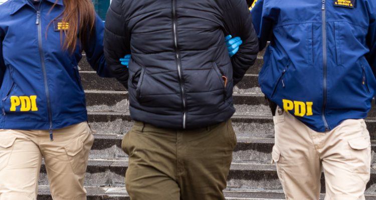 Detienen a hombre que mató a su amiga mientras ostentaba arma de fuego en San Pedro de la Paz.