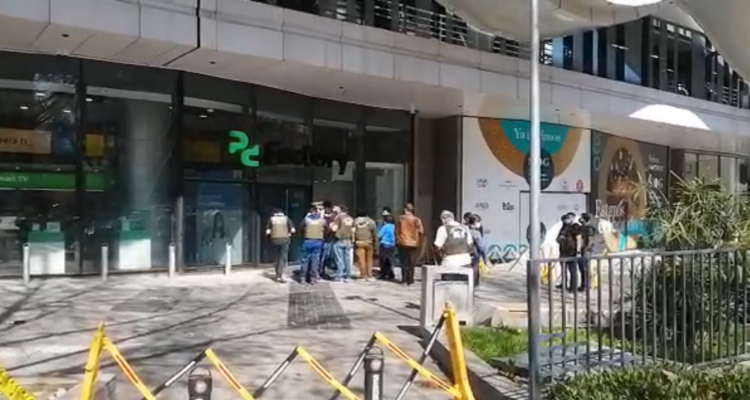 Roban aparatos electronicos en PCFactory en Las Condes