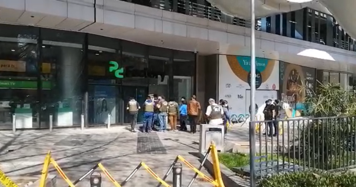 Roban aparatos electronicos en PCFactory en Las Condes