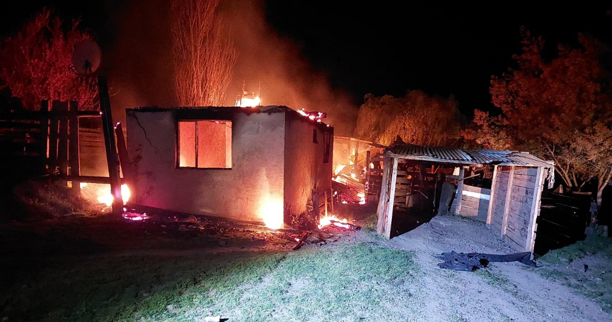 Ataque incendiario en Los Sauces