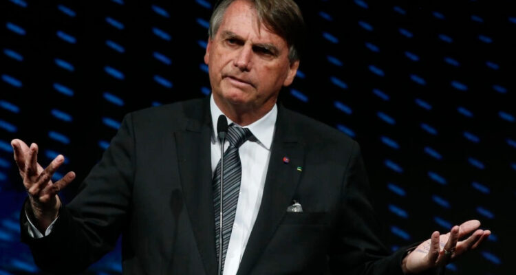 El ataque personal de Bolsonaro a reportera en medio de una entrevista Tu marido votó por mi