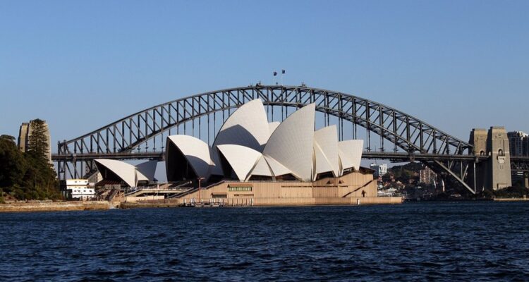 Australia le abre la puerta a más inmigración ante su escasez de mano de obra