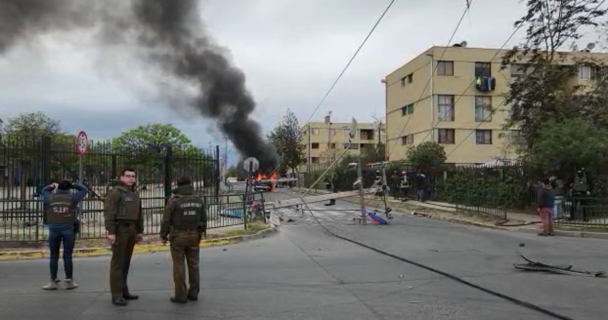 Persecución termina con auto incendiado en San Ramón