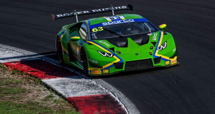 Benjamín Hites defiende el liderato en la competición de Gran Turismo en Italia.