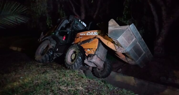 Hombre termina baleado tras intentar atropellar a carabinero con retroexcavadora robada en Colina