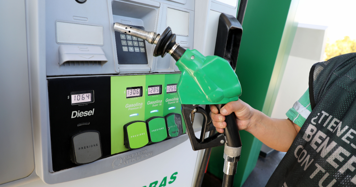Bencina de 93 octanos bajará $10 y diésel no para de subir revisa el nuevo reajuste a las gasolinas