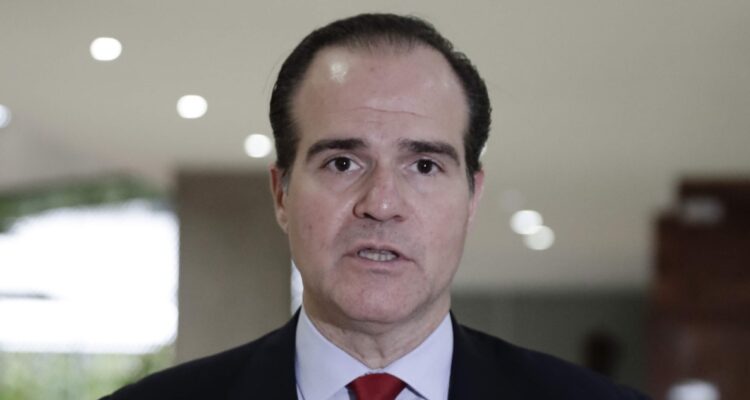 Reportan que presidente del BID habría sido destituido del cargo ante romance con una subordinada