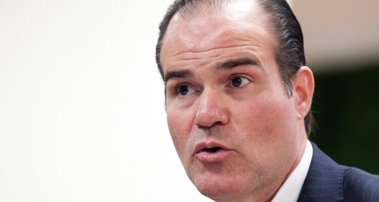 Lío amoroso y denuncia anónima tienen en jaque al presidente del Banco Interamericano de Desarrollo