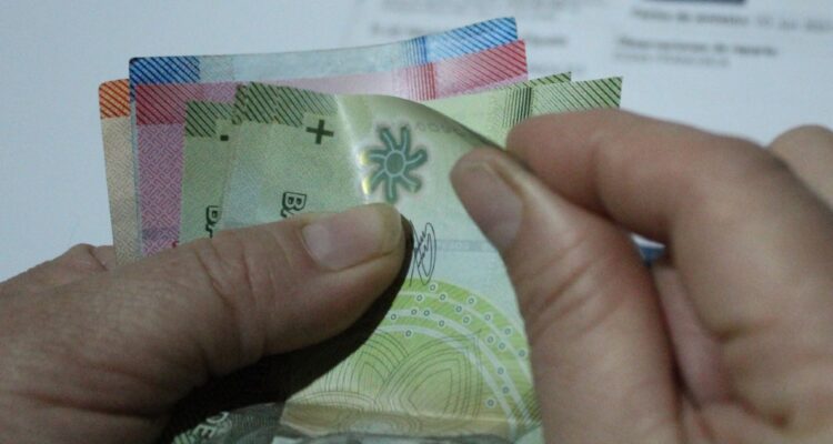 Revisa cuánto subirá la UF ante el dato del último IPC