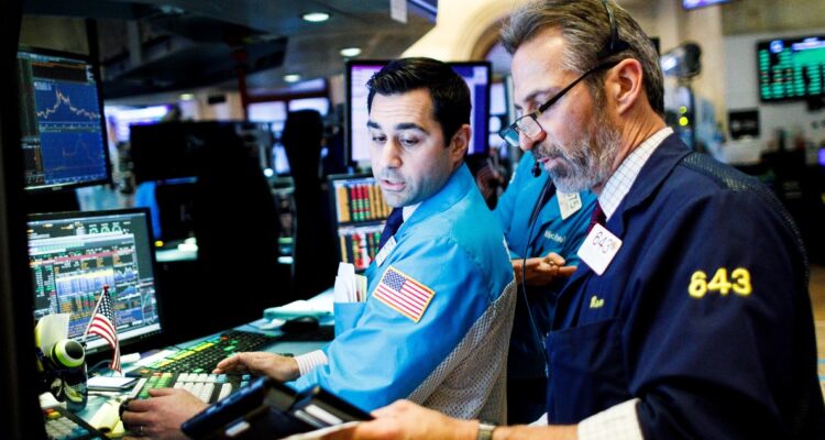 Wall Street vuelve al rojo acentuado por la decisión del BCE de subir los tipos de interés