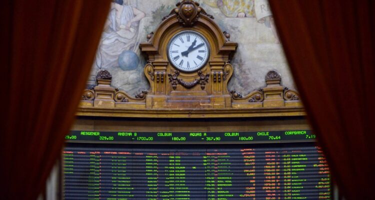 Bolsa de Santiago se dispara sobre los 6 mil puntos ante el optimismo del mercado en post Plebiscito