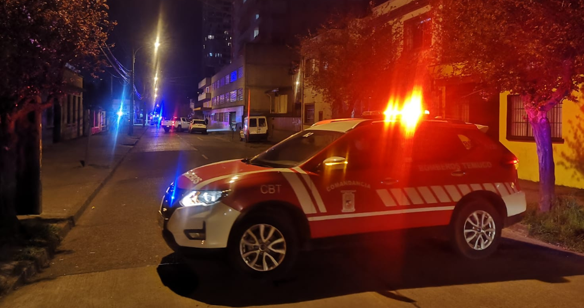 Bomberos realiza operativo tras muerte de persona por cianuro en Temuco
