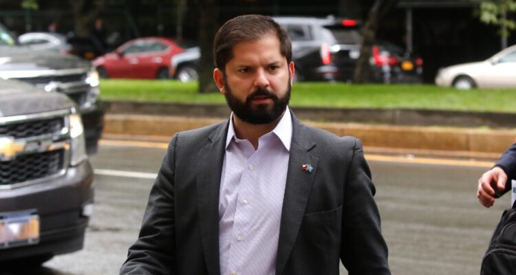 Boric por postergación de reforma previsional: “No podemos farrearnos una vez más mejorar pensiones”