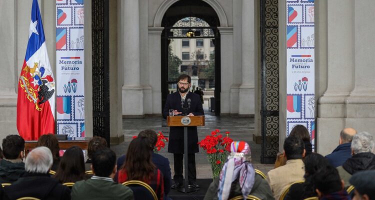 El Presidente de la República, Gabriel Boric Font, junto a su gabinete ministerial y Fundación Allende, participan en jornada de conmemoración y reflexión a 49 años del Golpe de Estado en Chile.