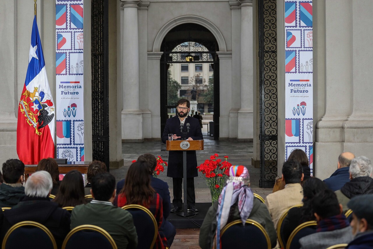 El Presidente de la República, Gabriel Boric Font, junto a su gabinete ministerial y Fundación Allende, participan en jornada de conmemoración y reflexión a 49 años del Golpe de Estado en Chile.