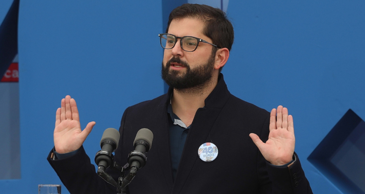 Boric convoca a presidentes de partidos para “dar continuidad al proceso constituyente” en La Moneda