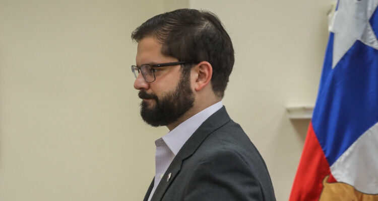 Presidente Boric valora que general Paiva “haya asumido su responsabilidad” por hackeo