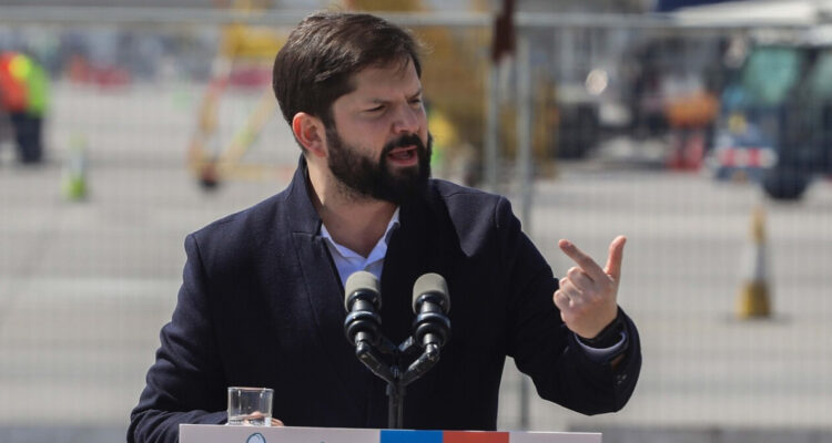 Boric responde a Piñera tras sus críticas