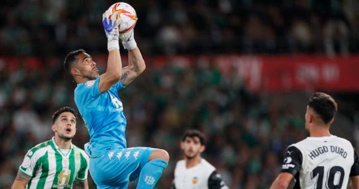Claudio Bravo alcanzó a ser inscrito por el Real Betis.