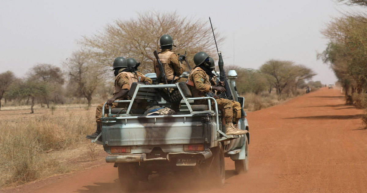 Al menos 35 muertos y 37 heridos deja ataque armado contra convoy en Burkina Faso