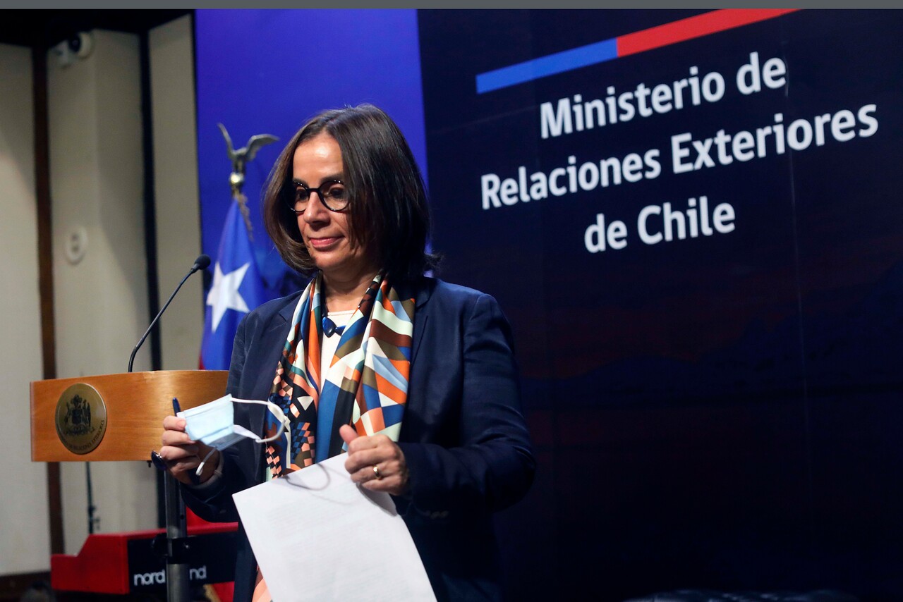 Canciller Urrejola, quien se reunió con el presidente de Israel en Londres tras el impasse de Boric y el embajador de ese país.