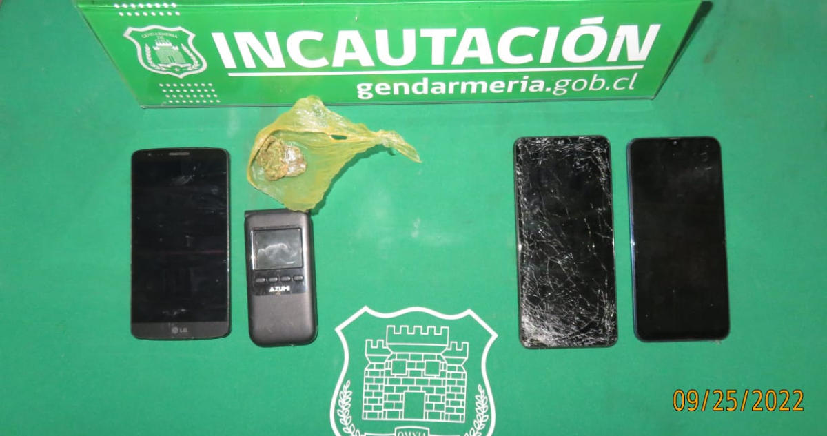 Hombre es detenido tras lanzar paquetes con celulares y droga al interior de cárcel en Osorno