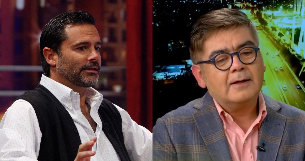 El animador Felipe Camiroaga en el un programa de conversación. A su lado, Carlos Tejos conmocionado al hablar del animador.