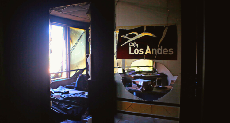 Caso Caja Los Andes: imputado por incendio durante estallido social arriesga sobre 20 años de cárcel.