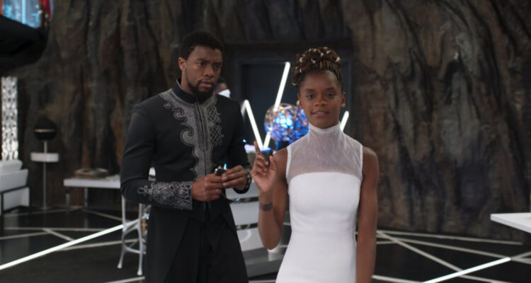 Chadwick Boseman y Letitia Wright en Black Panther