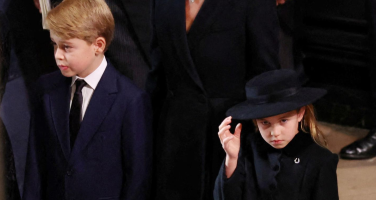 Charlotte y George en funerales de Isabel II