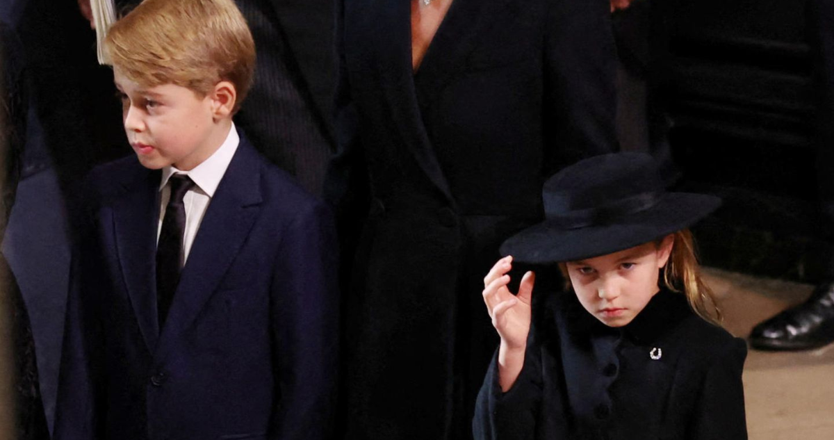 Charlotte y George en funerales de Isabel II