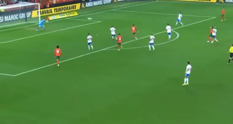 Abdelhamid Sabiri anotó segundo gol para Marruecos ante Chile.