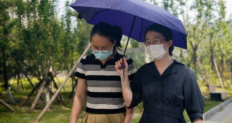 Ciudadanos chinos con mascarillas.