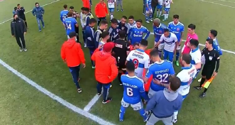 clásico universitario de COpa Chile con incidentes: Martín Parra afectado