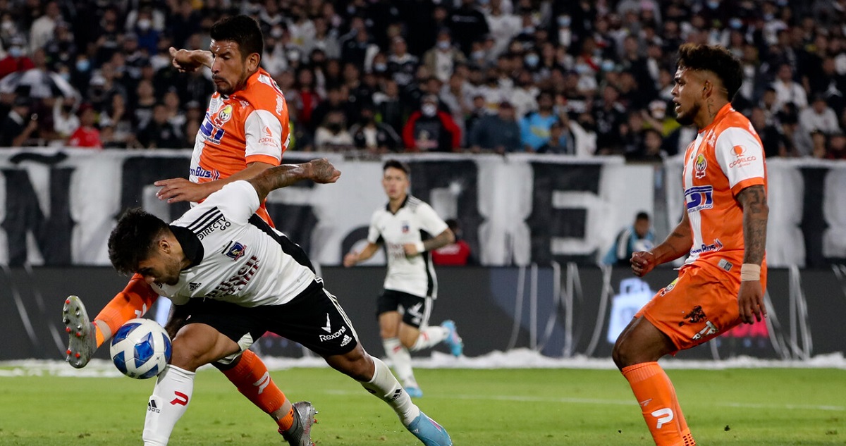 Cobresal recibe a Colo Colo en El Salvador.