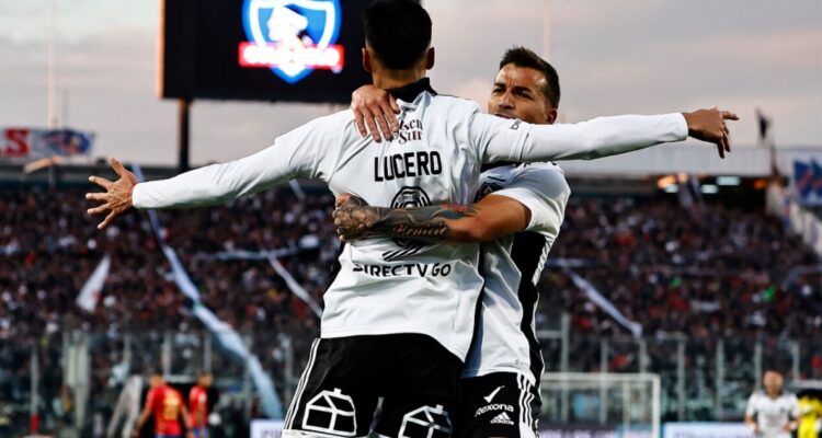 Colo Colo y Unión Española juegan en el Monumental