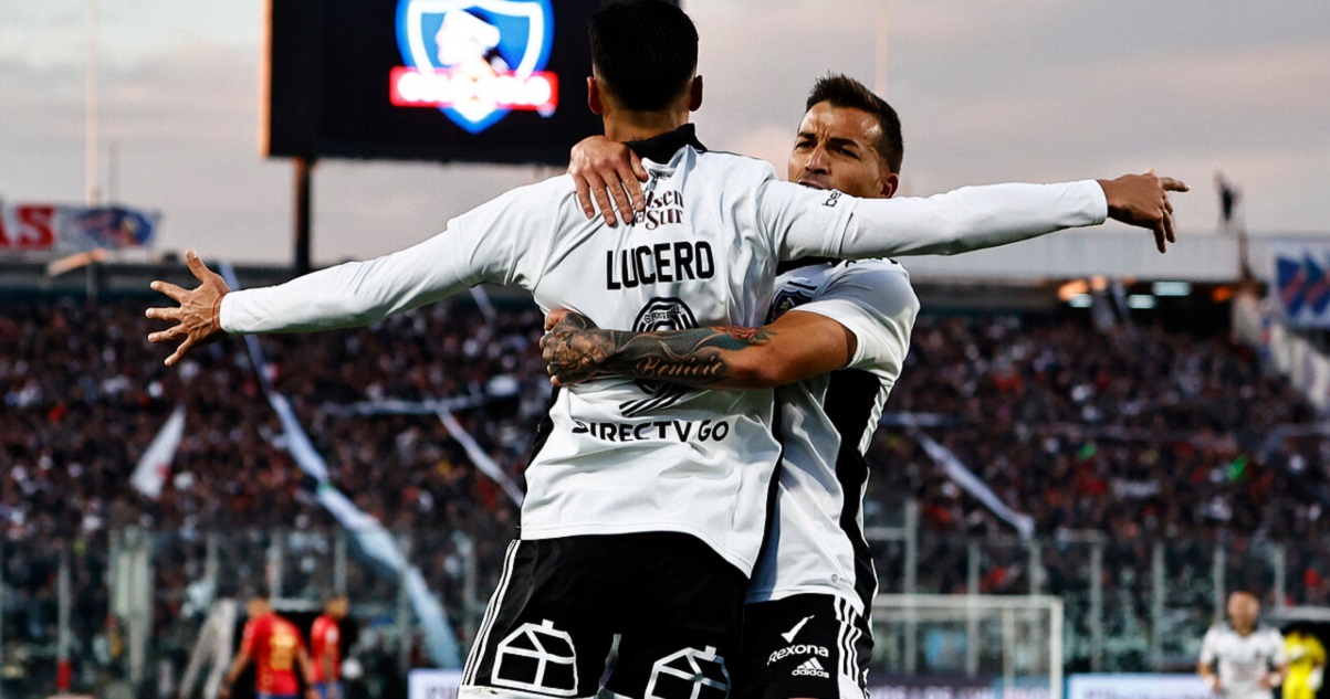 Colo Colo y Unión Española juegan en el Monumental