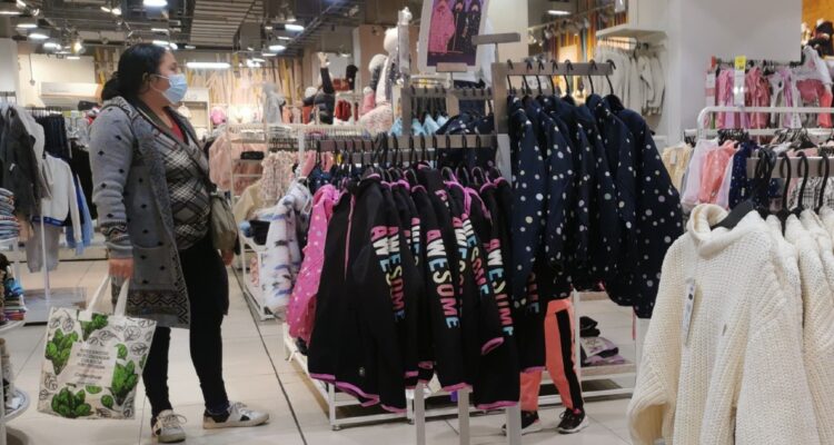 Nuevo golpe a la actividad económica en Chile: en julio anotó su peor desempeño en 17 meses