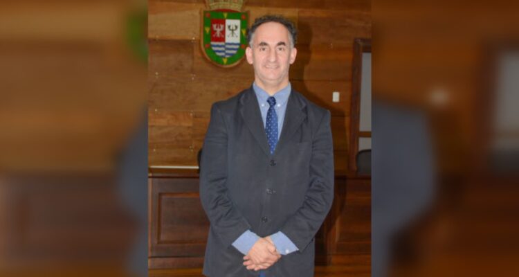 CONCEJAL ACUSADO DE VIVIR EN OFICINA PAGADA POR EL MUNICIPIO DE PUERTO VARAS