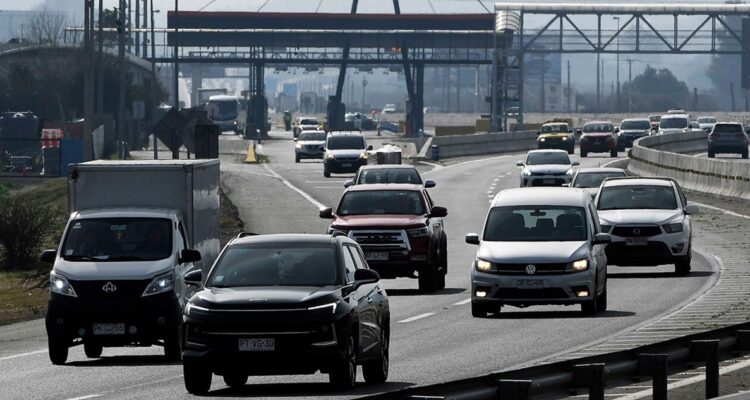Advierten congestión para salir de Santiago durante la tarde de este jueves y la mañana del viernes