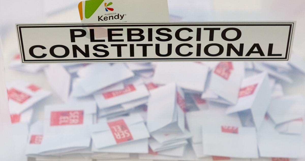 Cadem: mayoría respalda una nueva Constitución, pero hay división sobre cómo hacerlo