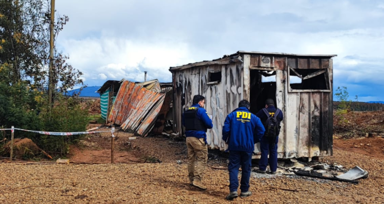 PDI trabajando sitio del suceso.